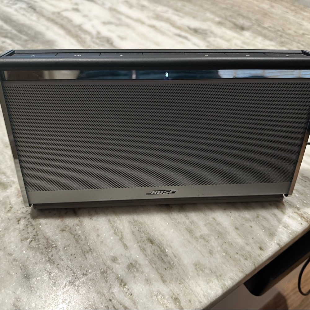 Bose SoundLink 11 Mobile Speaker- special edition leather case